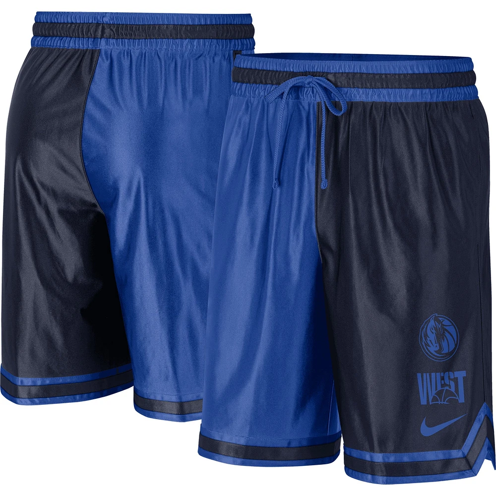 Short de performance pour homme Dallas Mavericks Courtside Versus Force Split DNA bleu marine/bleu