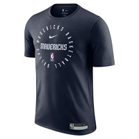 T-shirt d'entraînement sur le terrain Nike Legend pour homme, bleu marine, Dallas Mavericks 2024/25