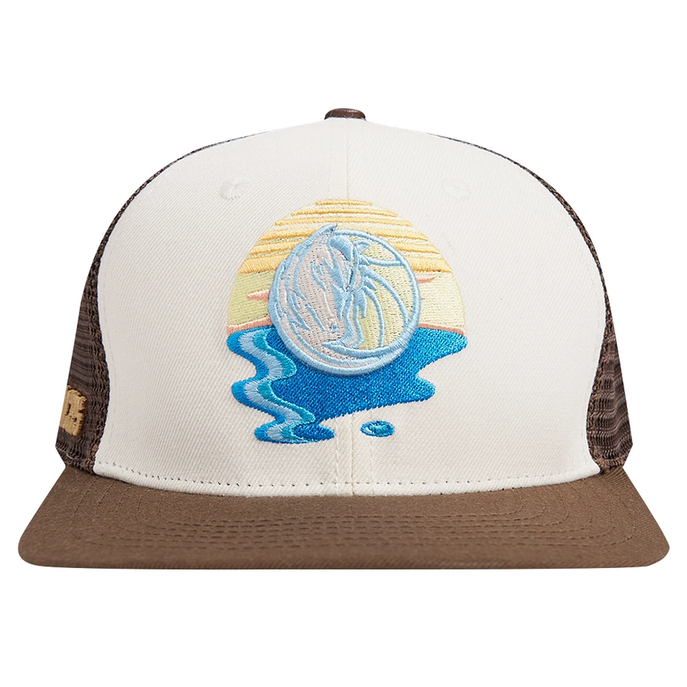 Casquette Snapback Pro Standard Crème/Marron Dallas Mavericks Glint Sunset pour hommes