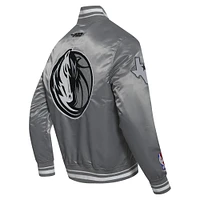 Veste en satin chenille avec appliques Dallas Mavericks City Edition 2024/25 pour homme Pro Standard gris