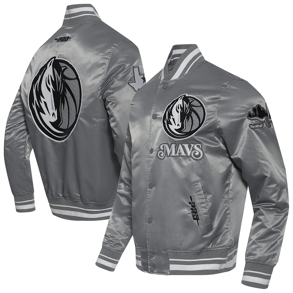 Veste en satin chenille avec appliques Dallas Mavericks City Edition 2024/25 pour homme Pro Standard gris