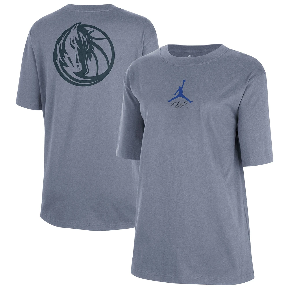 T-shirt Boyfriend Jordan Brand Ash Dallas Mavericks Courtside Statement Edition pour femme