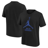 T-shirt Jordan Brand noir Dallas Mavericks Essential Jumpman avec logo pour jeune