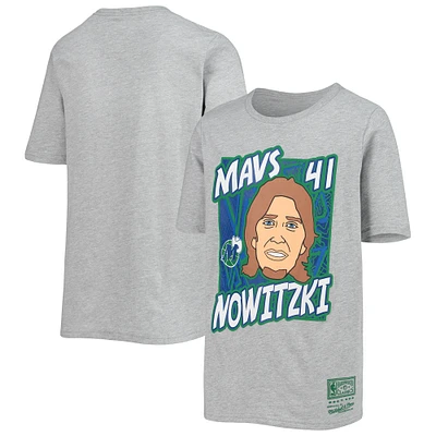 Youth Mitchell & Ness Dirk Nowitzki Heathered Gray Dallas Mavericks Hardwood Classics King of the Court Player T-Shirt