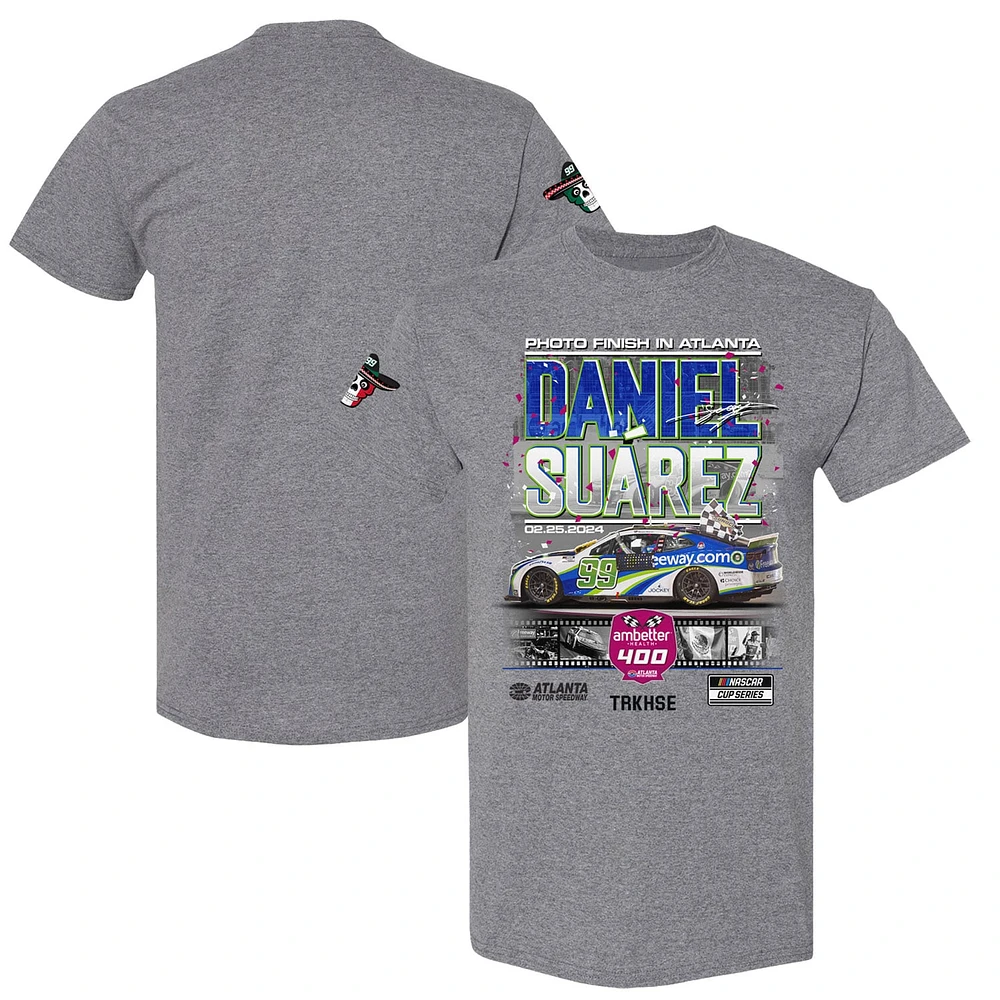 T-shirt à damier pour hommes Sports Heather Charcoal Daniel Suarez 2024 Ambetter Health 400 Race Win