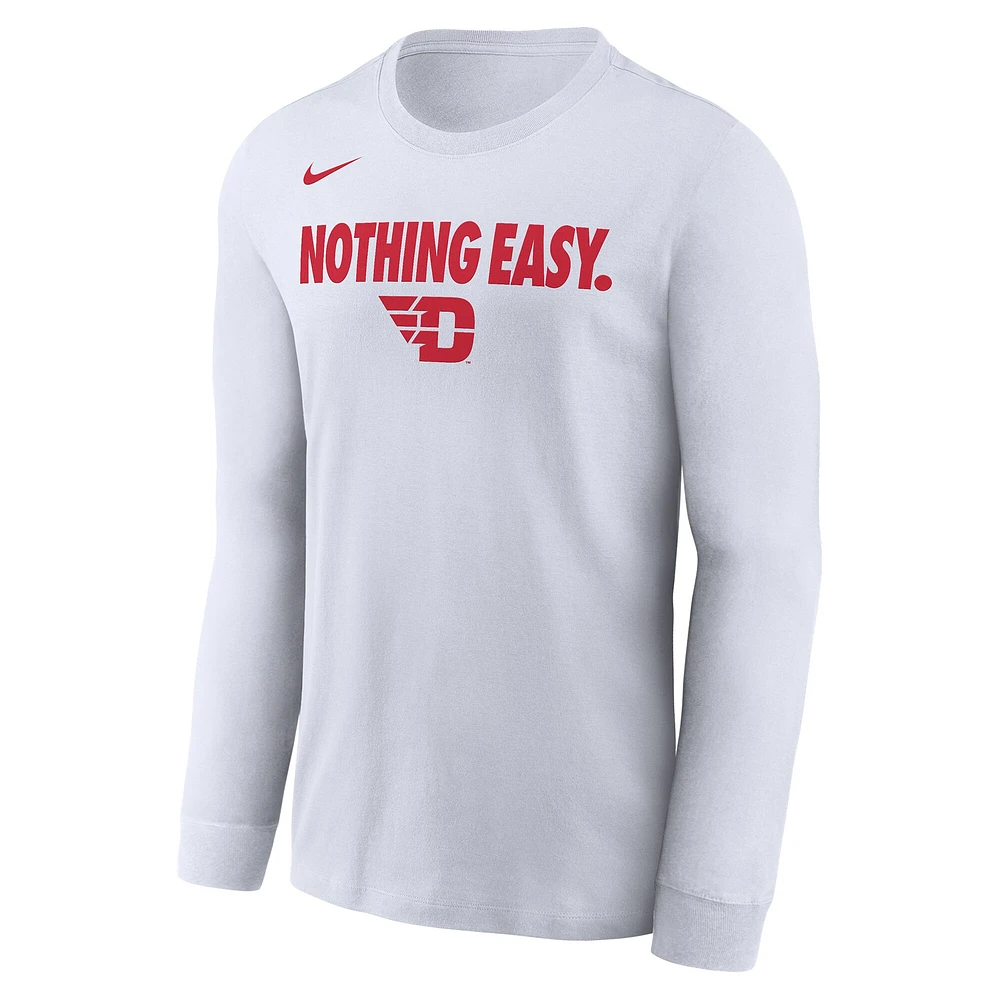 T-shirt à manches longues Nike Dayton Flyers 2025 On-Court Bench pour homme, blanc