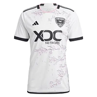 Homme adidas Christian Benteke Blanc D.C. United 2023 The Cherry Blossom Kit Replica Player Jersey