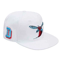 Casquette snapback en laine blanche Pro Standard pour homme avec mascotte des Hornets de l'État du Delaware