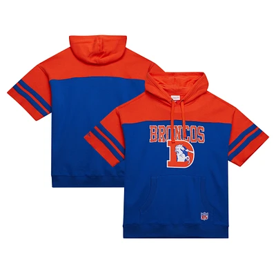 Sweat à capuche manches courtes avec logo vintage Mitchell & Ness Royal Denver Broncos Off Field pour hommes