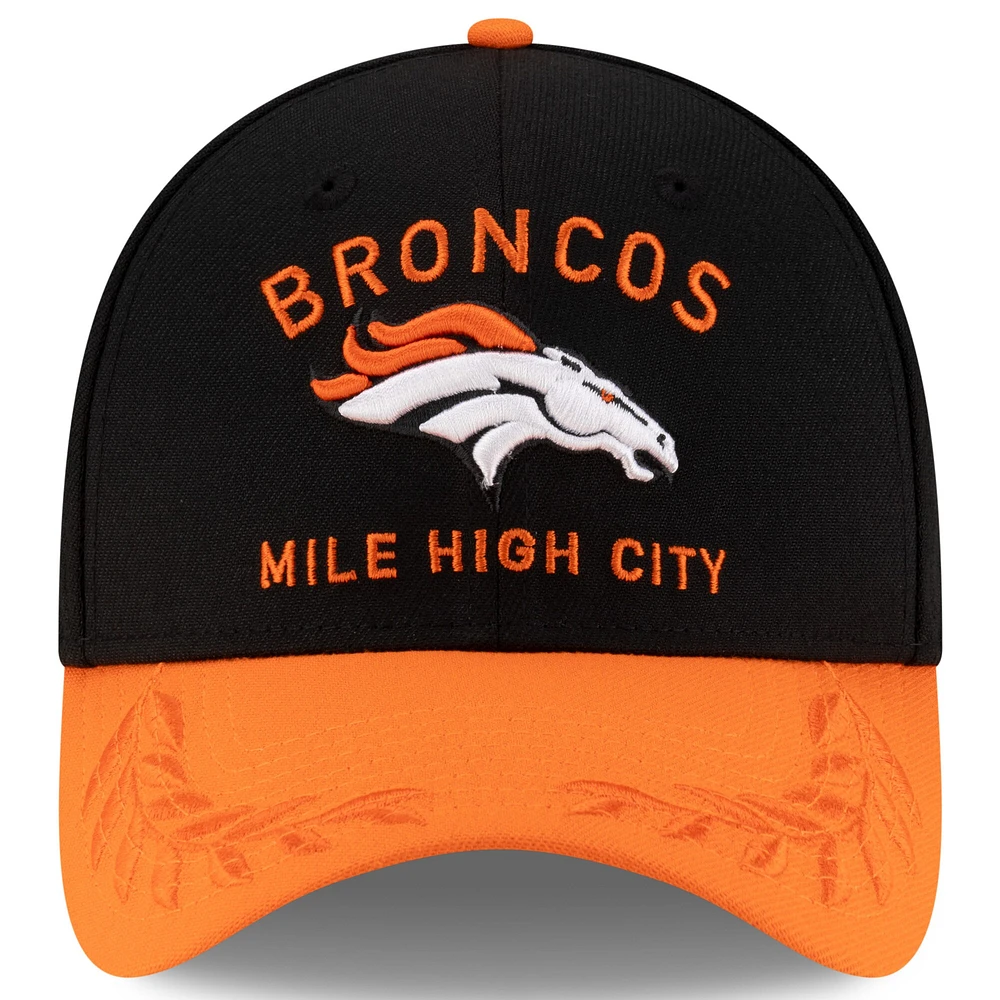 Casquette New Era 39THIRTY Flex noire/orange pour homme des Broncos de Denver 2025 la NFL