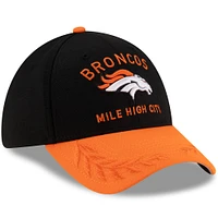 Casquette New Era 39THIRTY Flex noire/orange pour homme des Broncos de Denver 2025 la NFL