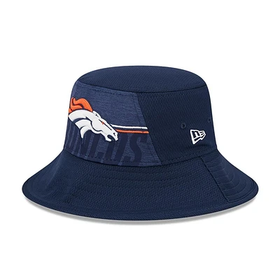 Chapeau bob extensible New Era Denver Broncos 2023 NFL Training Camp pour homme, bleu marine