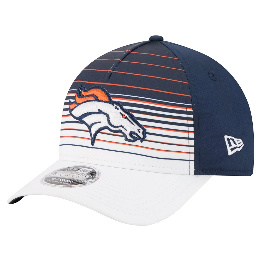 Casquette ajustable New Era 9FORTY M-Crown A-Frame pour homme, blanc/bleu marine, Denver Broncos Adventure Gradient