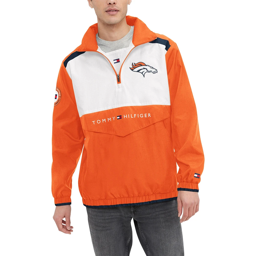 Haut à capuche demi-zip Tommy Hilfiger orange/blanc Denver Broncos Carter pour hommes