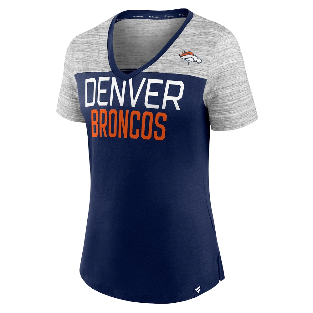 T-shirt à col en V Fanatics pour femmes bleu marine/gris chiné Denver Broncos Close Quarters