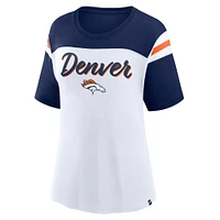 Haut court tendance blanc/bleu marine Denver Broncos Cheer Chant pour femmes Fanatics