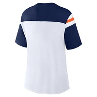 Haut court tendance blanc/bleu marine Denver Broncos Cheer Chant pour femmes Fanatics