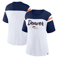 Haut court tendance blanc/bleu marine Denver Broncos Cheer Chant pour femmes Fanatics