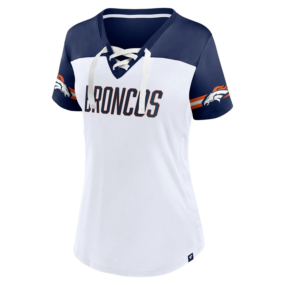 T-shirt blanc à lacets et col en V Fanatics pour femmes Denver Broncos Dueling Slant