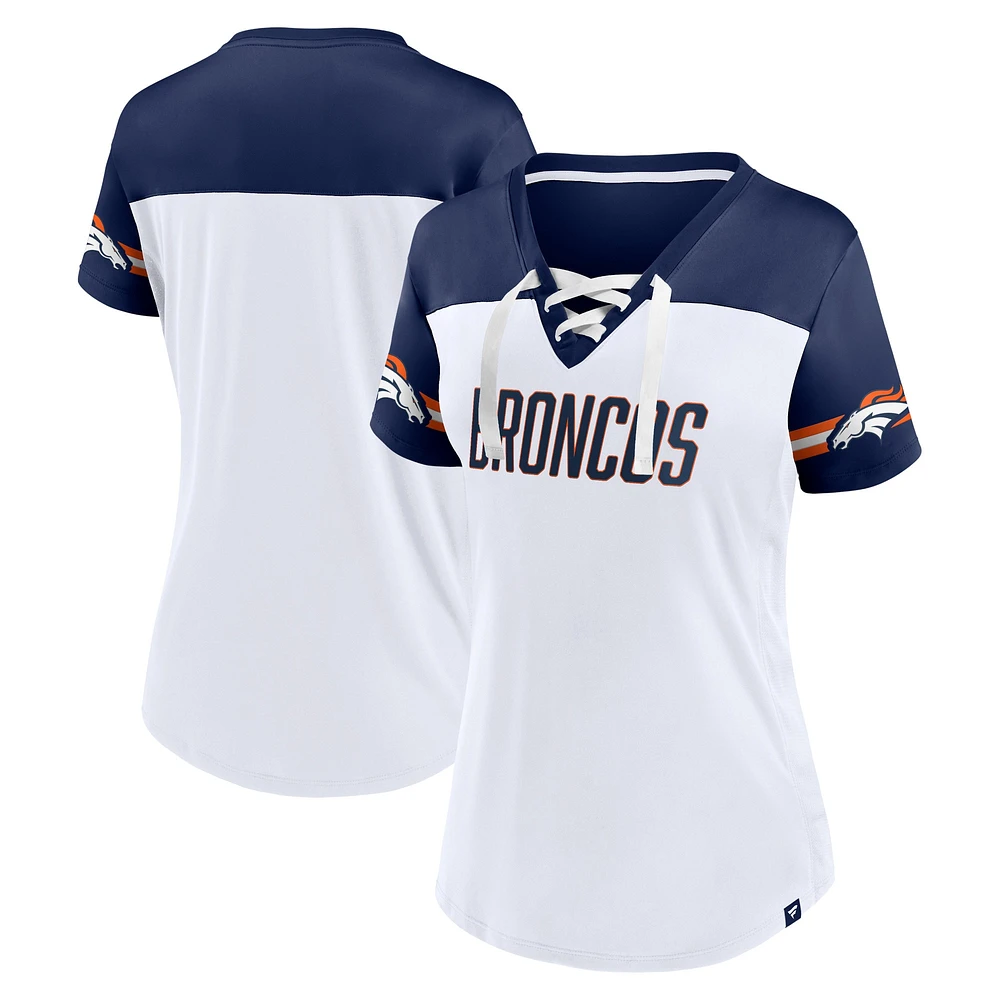 T-shirt blanc à lacets et col en V Fanatics pour femmes Denver Broncos Dueling Slant