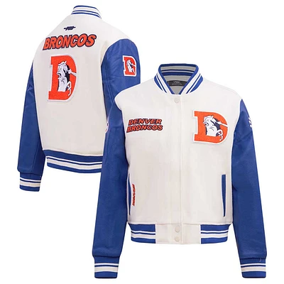 Veste universitaire rétro classique vintage à fermeture éclair complète Pro Standard crème Denver Broncos pour femmes