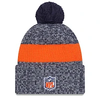 Bonnet en tricot à revers Sideline Denver Broncos 2023 New Era bleu marine pour jeune avec pompon