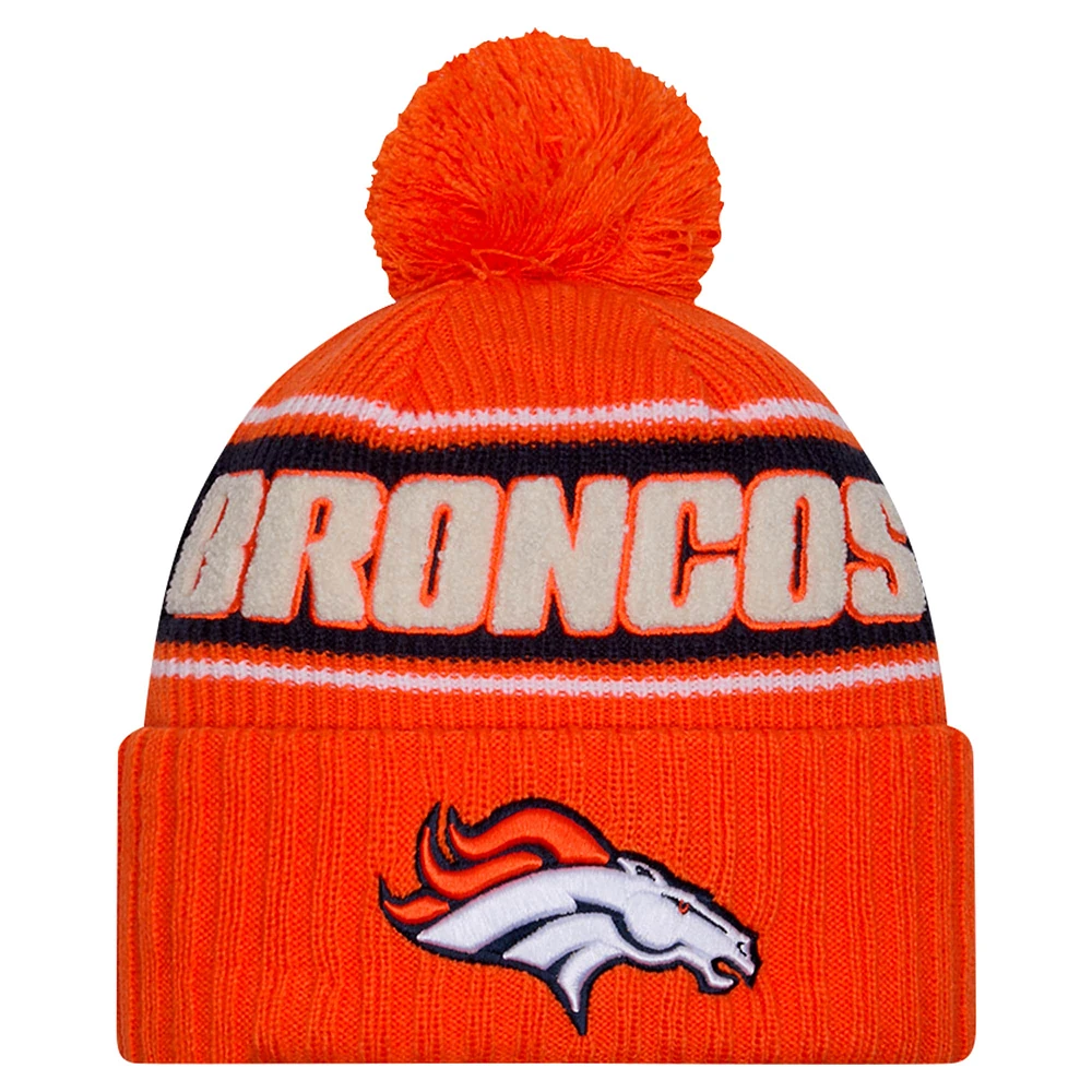 Bonnet en tricot à revers avec pompon Denver Broncos 2024 Sideline Sport Orange New Era pour jeune