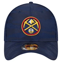 Casquette 39THIRTY Flex bleu marine Denver Nuggets Subtle Camo de New Era pour homme