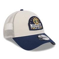 Casquette ajustable 9FORTY Denver Nuggets Throwback Patch Trucker 9FORTY New Era pour hommes, kaki/bleu marine