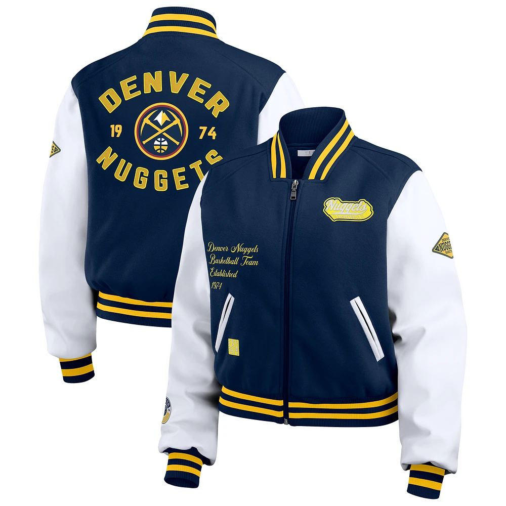 Veste zippée courte et pour femme WEAR by Erin Andrews bleu marine/blanc des Denver Nuggets