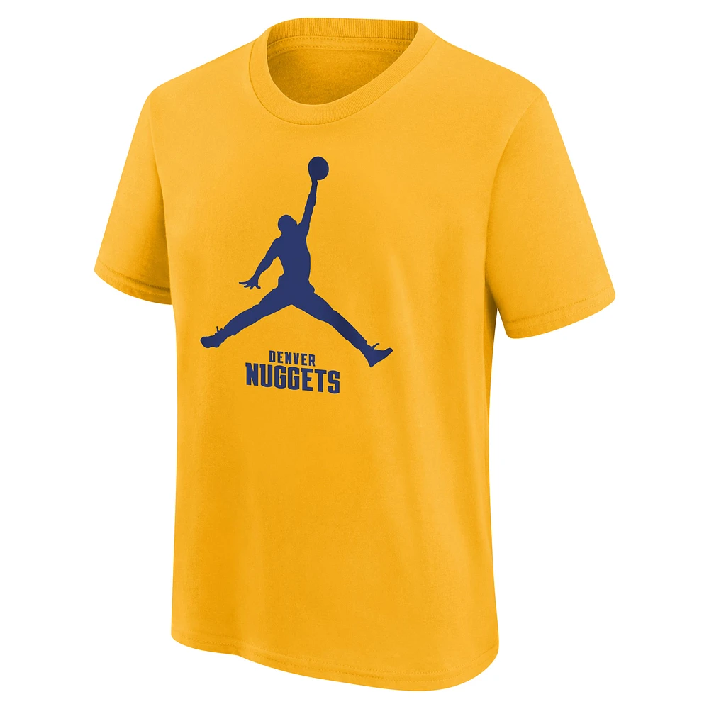 T-shirt Jordan Brand doré Denver Nuggets essentiel avec logo Jumpman pour jeune