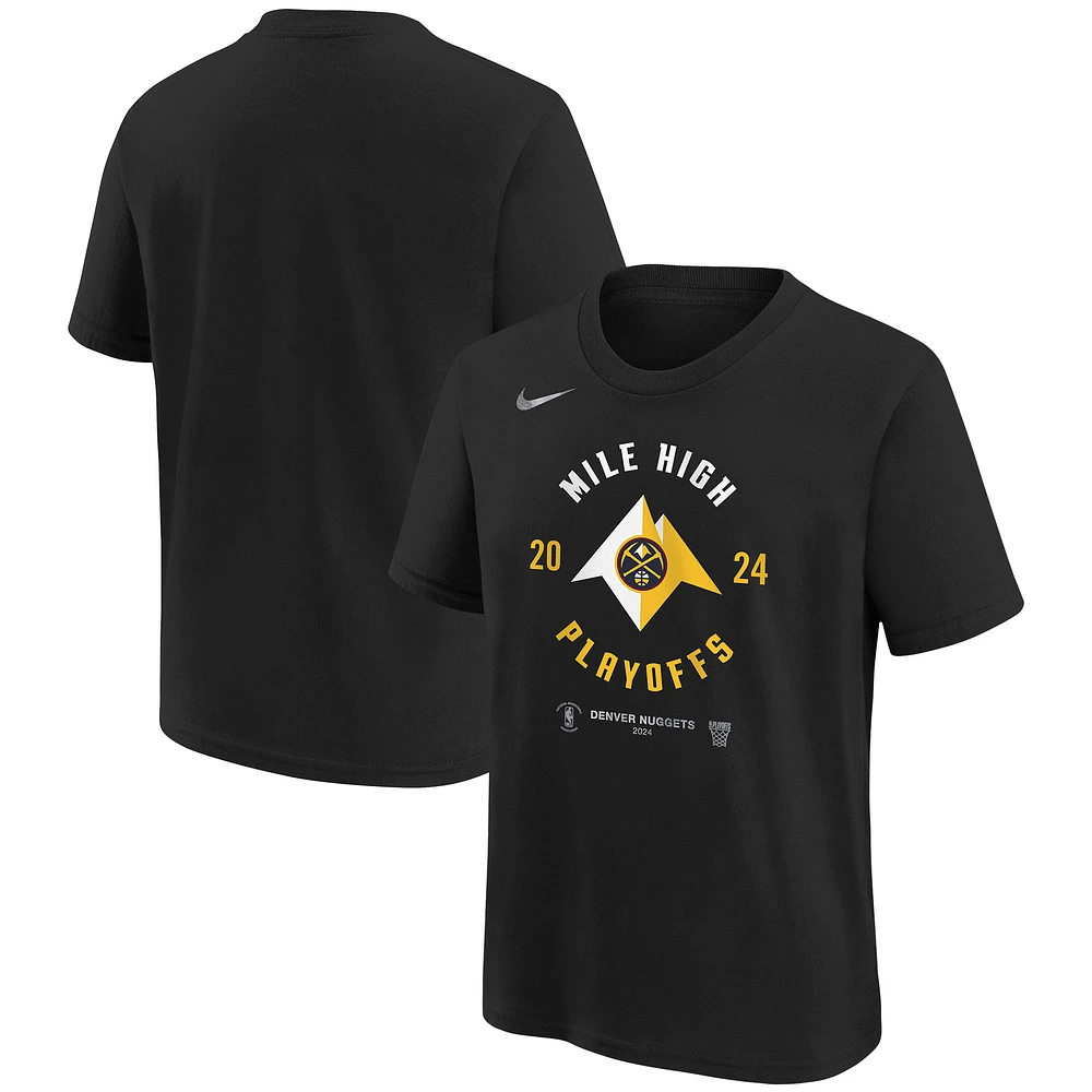 T-shirt Nike noir Denver Nuggets Mantra des Playoffs NBA 2024 pour jeune