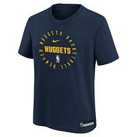 T-shirt Nike bleu marine Denver Nuggets Practice Legend pour jeune