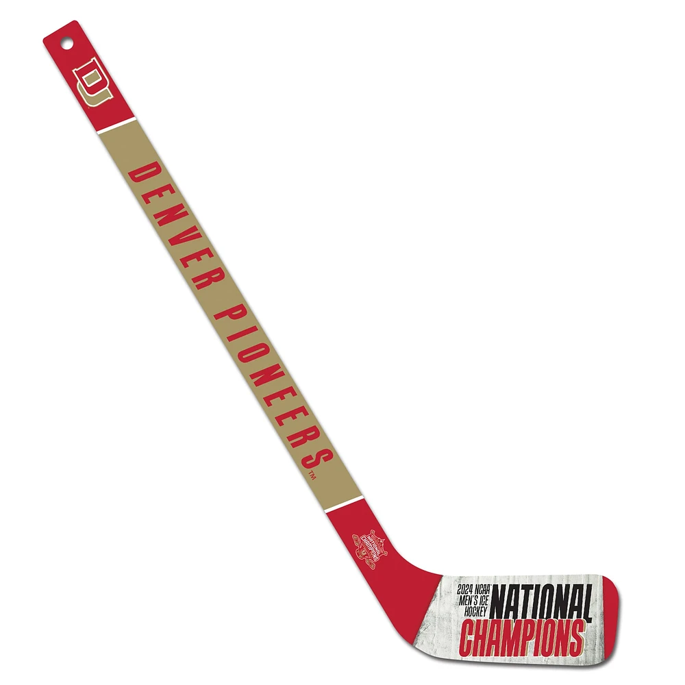 WinCraft Denver Pioneers 2024 NCAA Champions nationaux de hockey sur glace masculin Mini bâton de hockey en bois