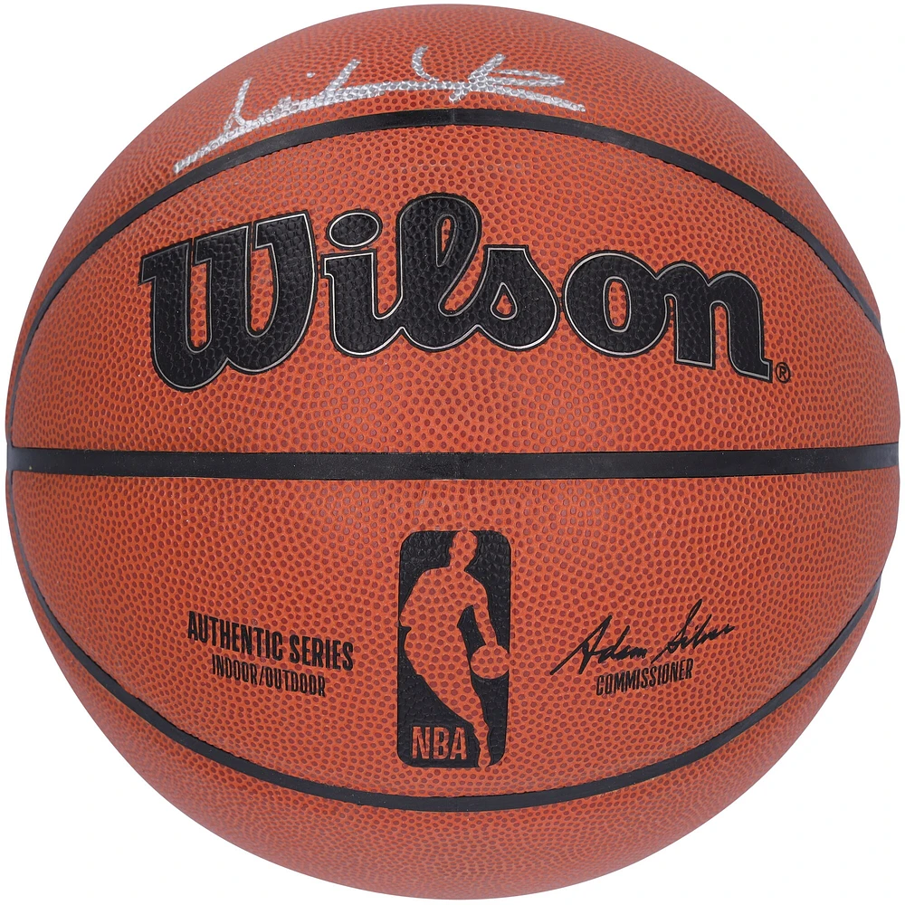 Réplique de ballon de basket Wilson signée par Dennis Rodman et Isiah Thomas des Detroit Pistons