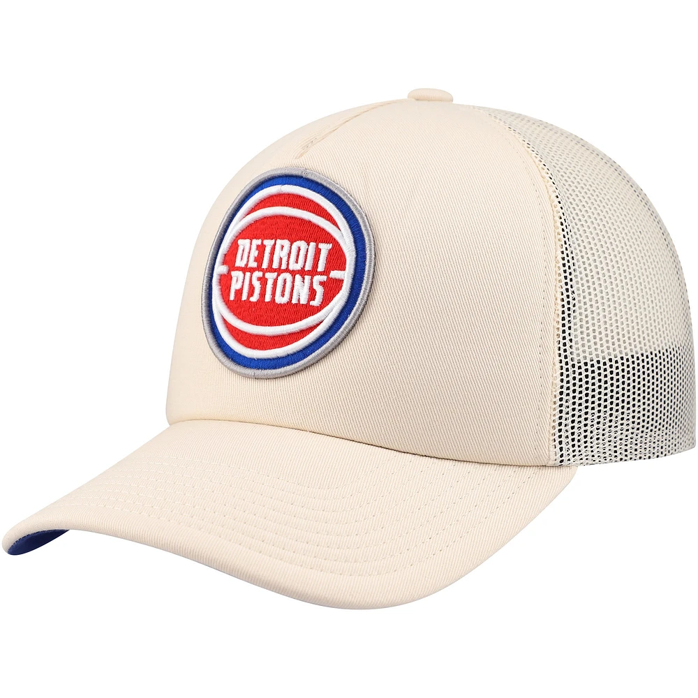 Casquette réglable de camionneur crème Detroit Pistons Mitchell & Ness pour hommes