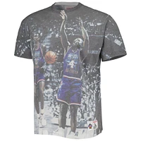 T-shirt graphique Mitchell & Ness Detroit Pistons Above the Rim pour hommes