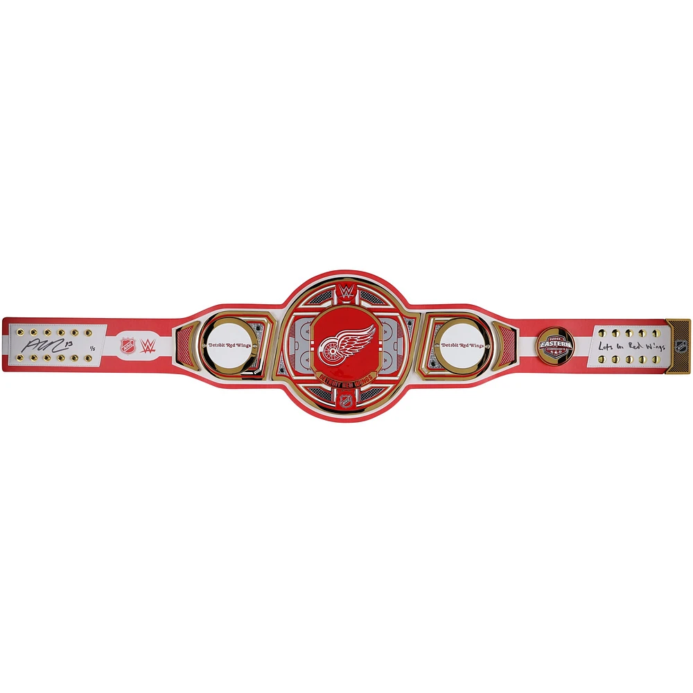 Ceinture de titre WWE Legacy autographiée par Alex DeBrincat Detroit Red Wings avec inscription « Lets Go Red Wings