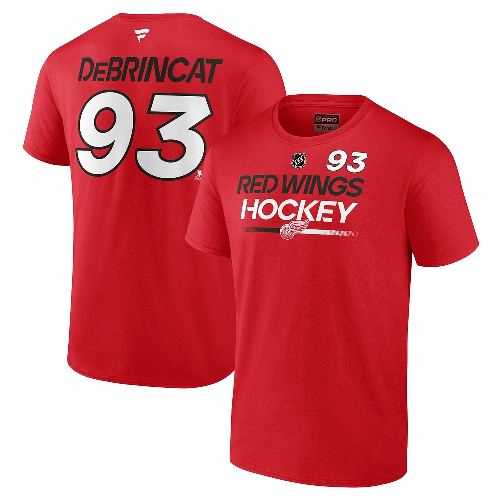 Fanatics pour hommes Alex DeBrincat Red Detroit Wings Authentic Pro Prime Nom et numéro T-shirt