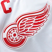 Maillot extérieur Premium blanc Detroit Red Wings Dylan Larkin Fanatics pour homme