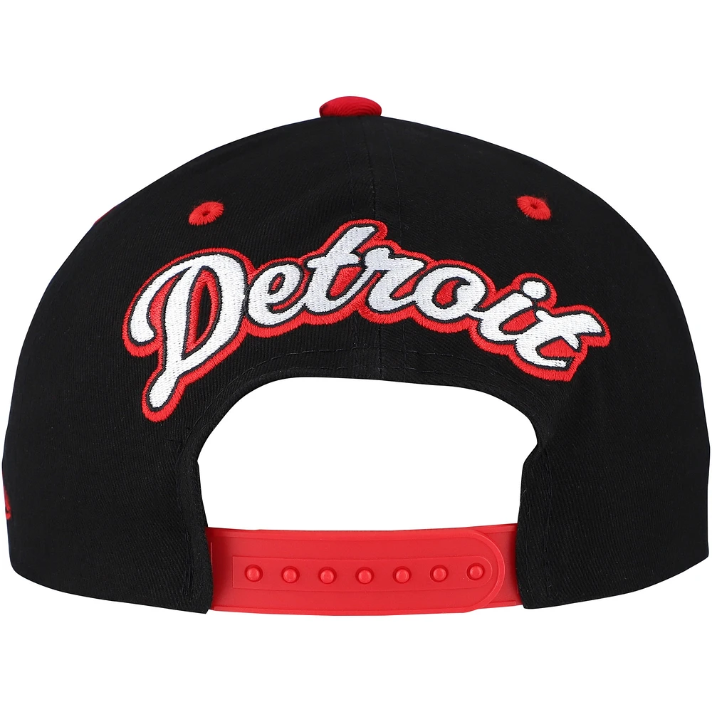 Men's Mitchell & Ness Black/Red Detroit Red Wings Backside Script Two-Tone Pro Crown Adjustable Hat