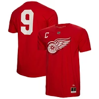 Men's Mitchell & Ness Gordie Howe Red Detroit Wings Captain Patch Name Number T-Shirt