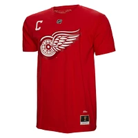 Mitchell & Ness Gordie Howe Red Detroit Wings Captain Patch Nom et numéro T-shirt pour hommes