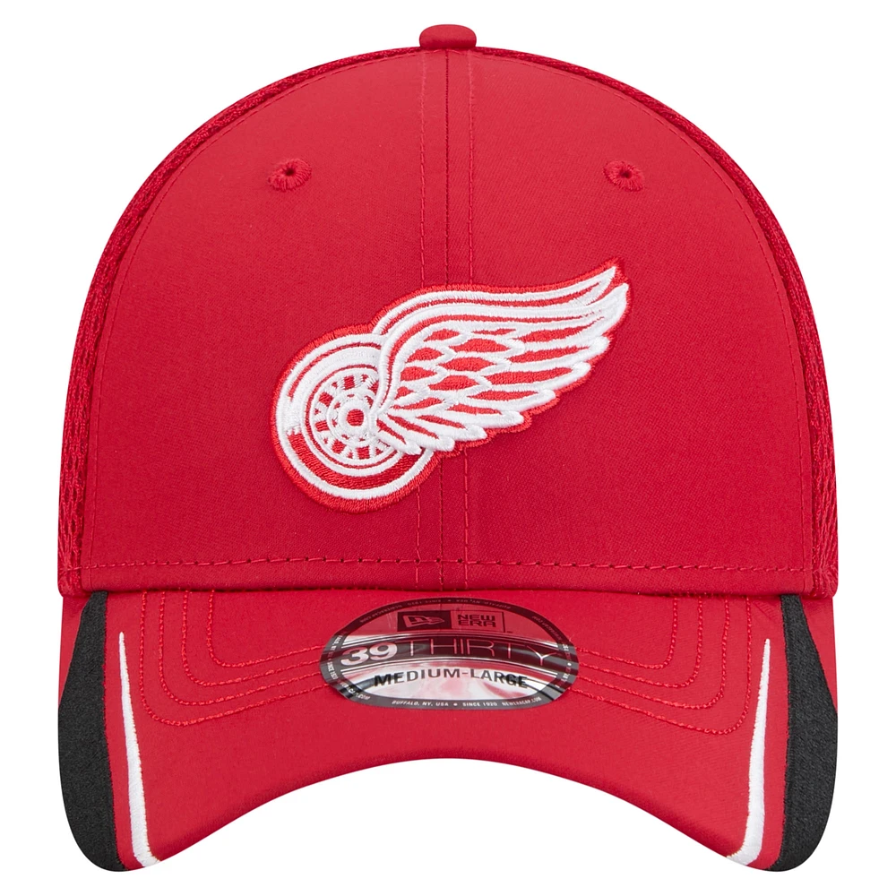 Men's New Era  Red Detroit Wings Linear Featherweight 39THIRTY Flex Hat