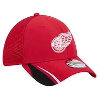 Men's New Era  Red Detroit Wings Linear Featherweight 39THIRTY Flex Hat