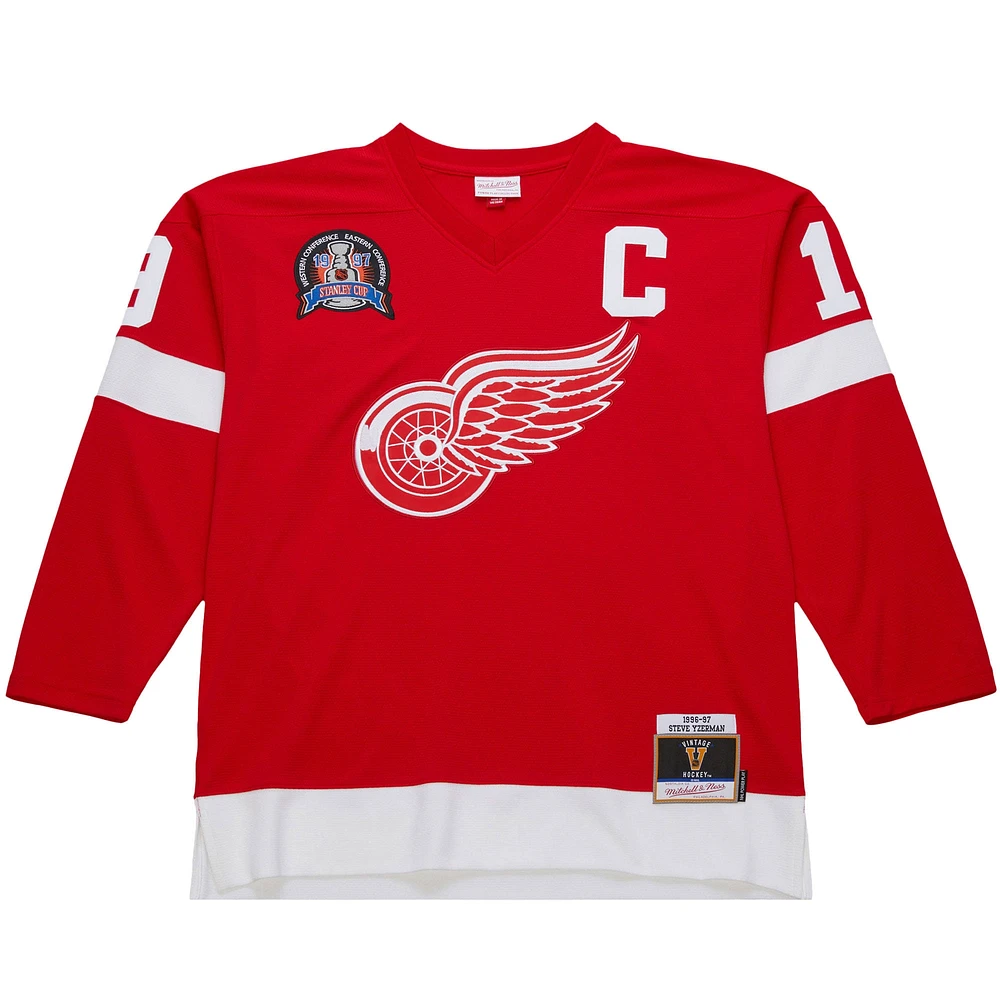 Maillot de jeu puissance Steve Yzerman Scarlet Detroit Red Wings 1996-97 pour homme