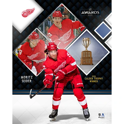 Photographie non signée de Moritz Seider, vainqueur du trophée Calder 2022 des Red Wings Detroit