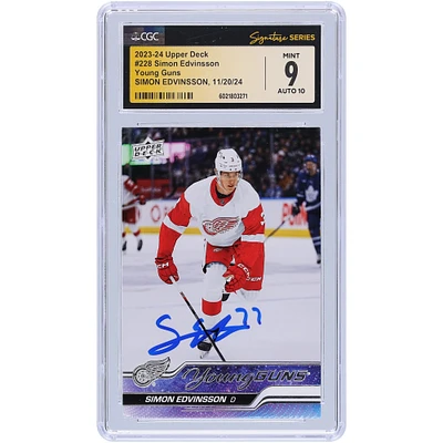 Carte de recrue 9/10 autographiée par Simon Edvinsson Detroit Red Wings 2023-24 Upper Deck Series 1 Young Guns #228 CGC Fanatics Witnessed Authenticated