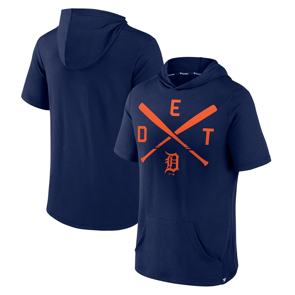 Haut à capuche manches courtes emblématique des Detroit Tigers de la marque Fanatics pour homme