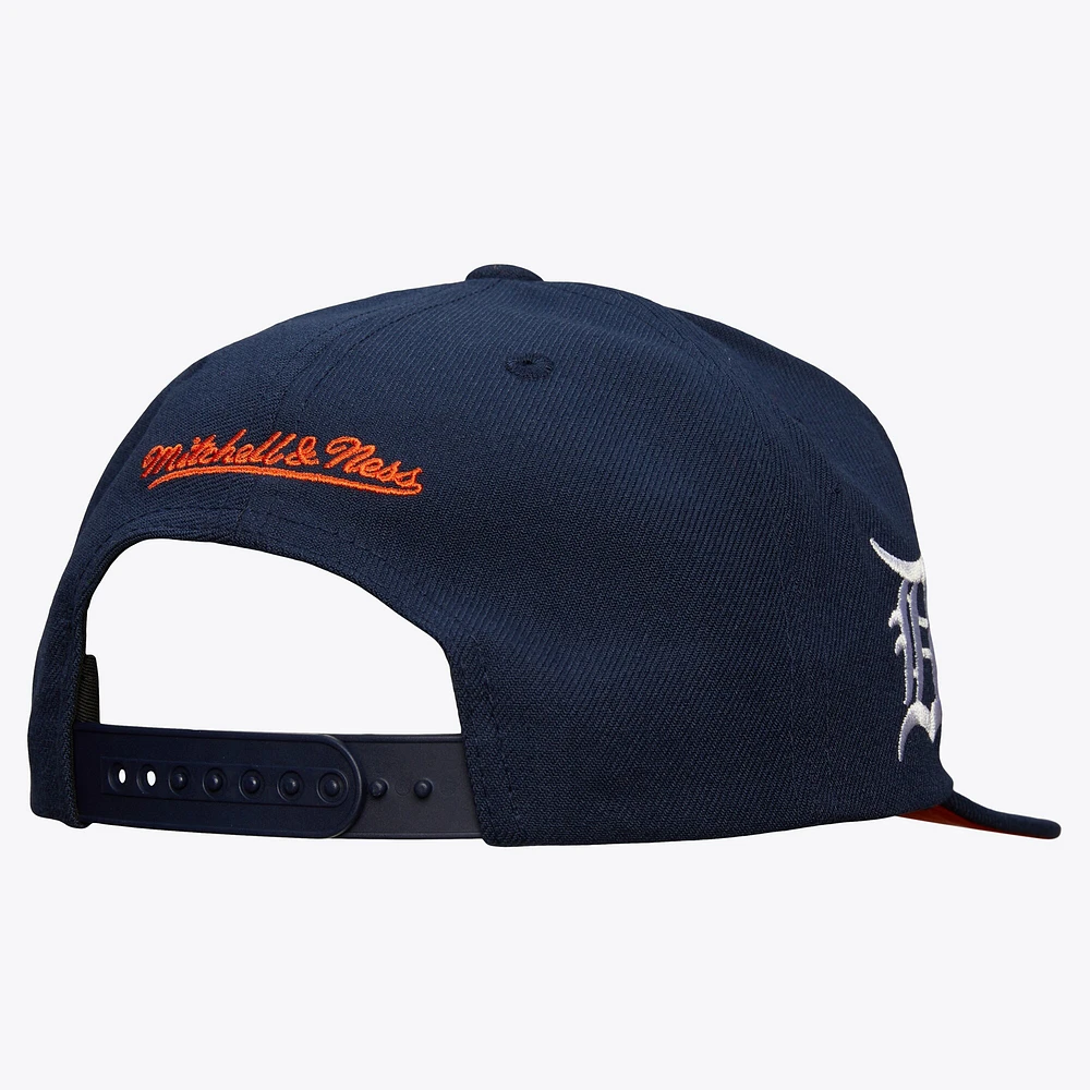 Casquette Snapback avec étiquette de l'équipe des Detroit Tigers de Mitchell & Ness pour hommes, bleu marine